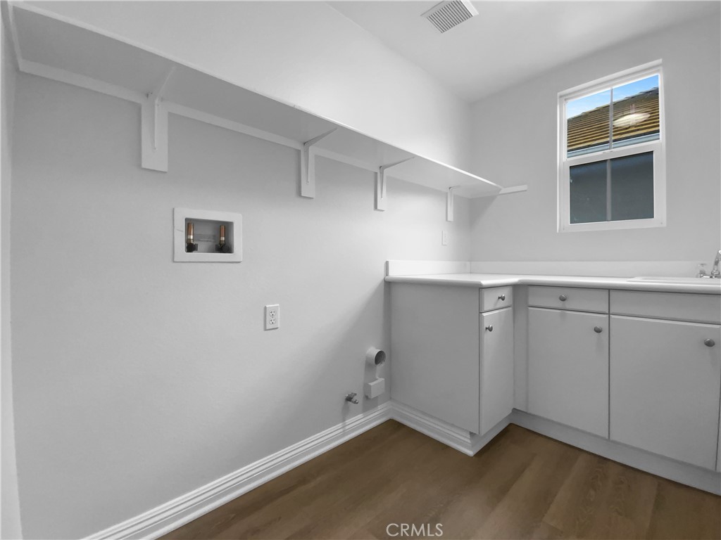 8062 Holland Park Street