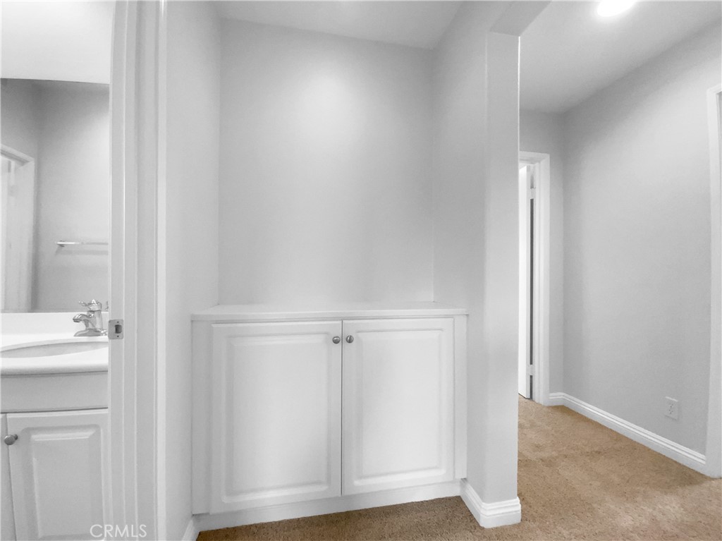 8062 Holland Park Street