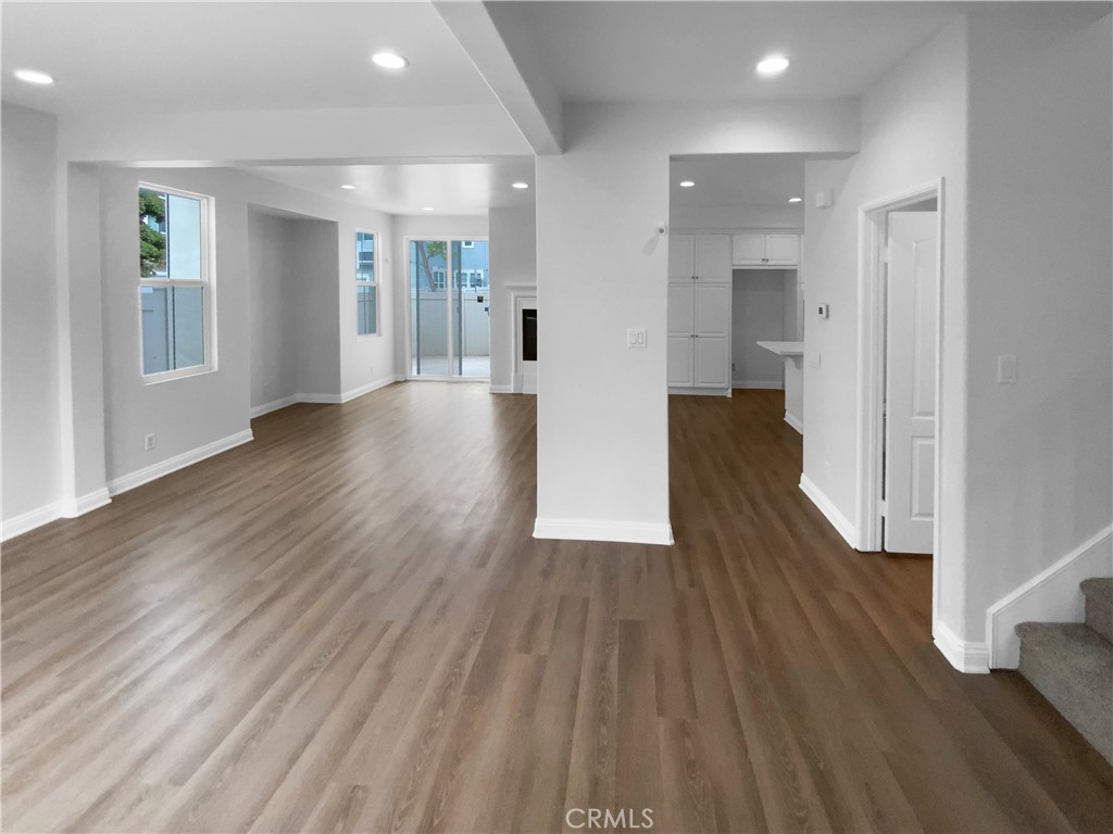 8062 Holland Park Street