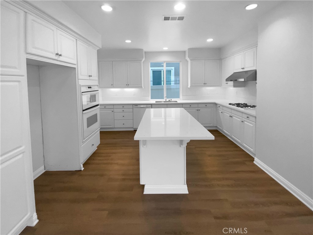 8062 Holland Park Street