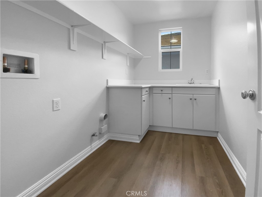 8062 Holland Park Street