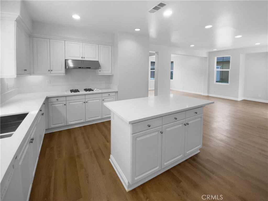 8062 Holland Park Street