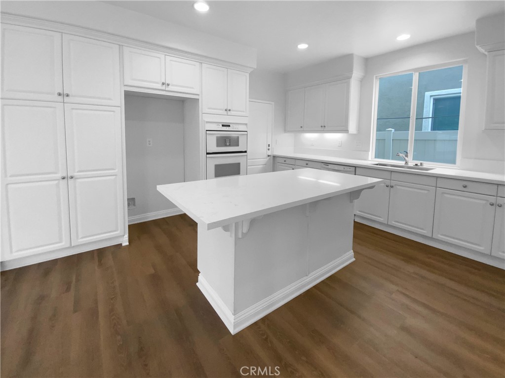 8062 Holland Park Street