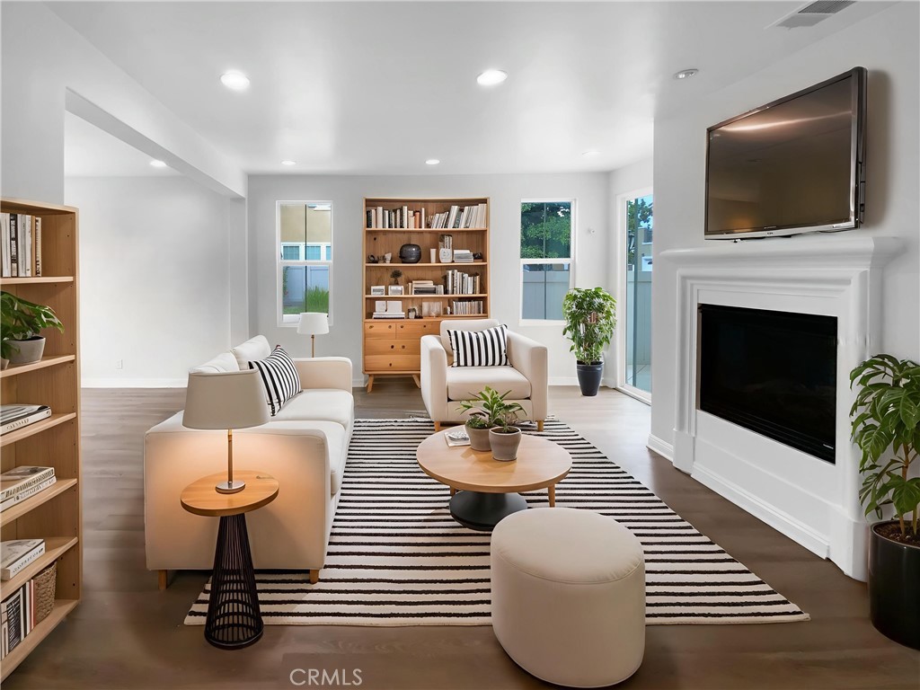 8062 Holland Park Street