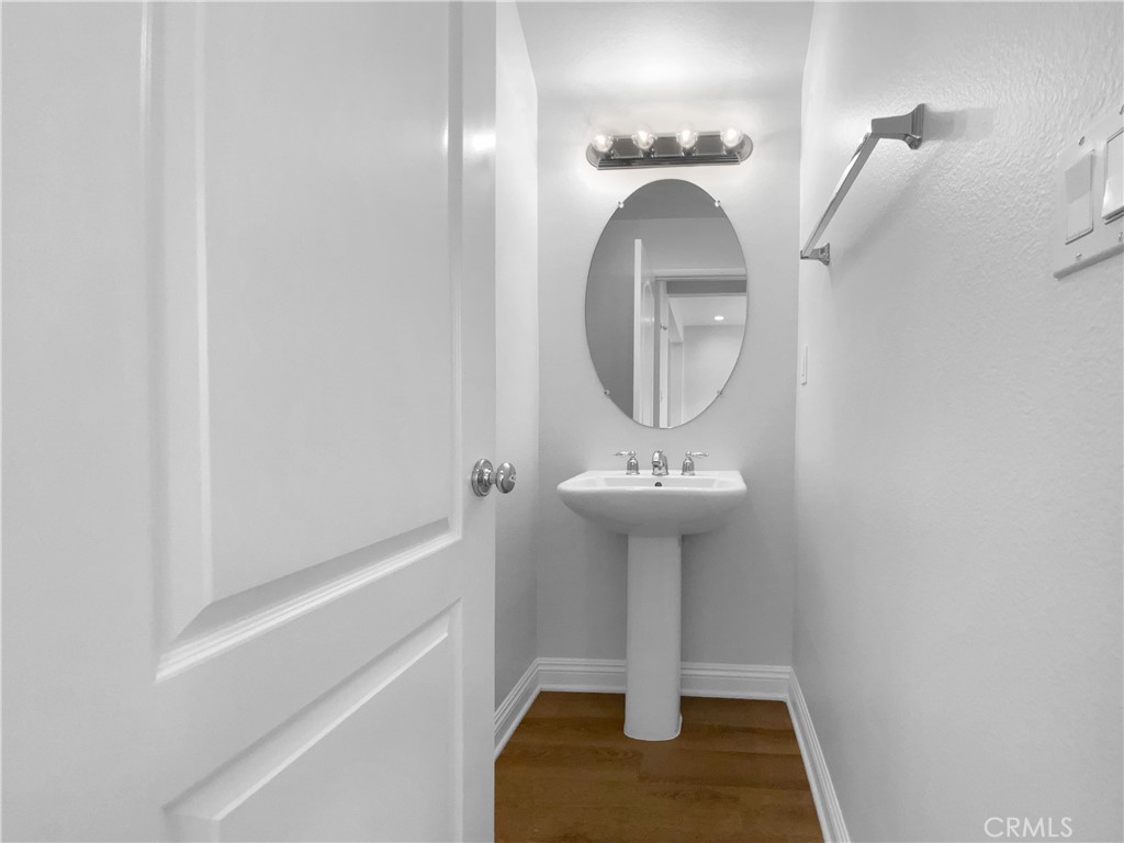 8062 Holland Park Street