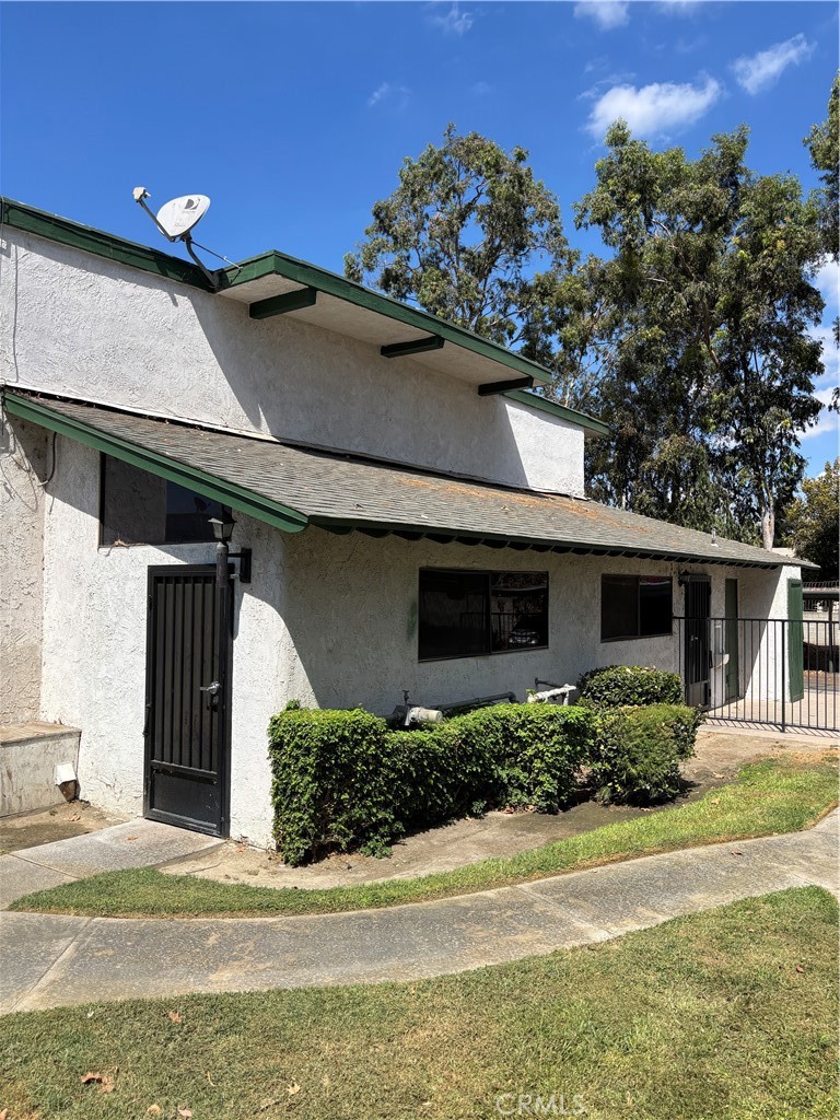 1735 E Washington Street