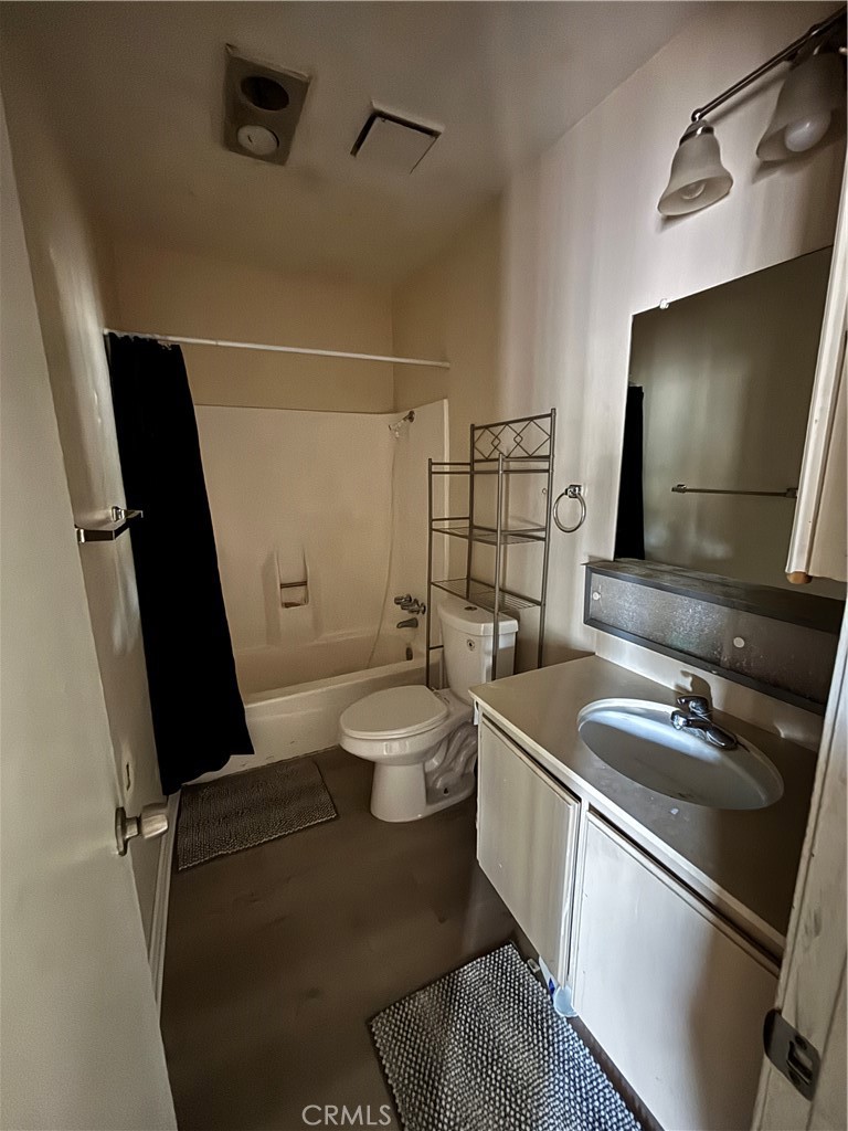 1735 E Washington Street