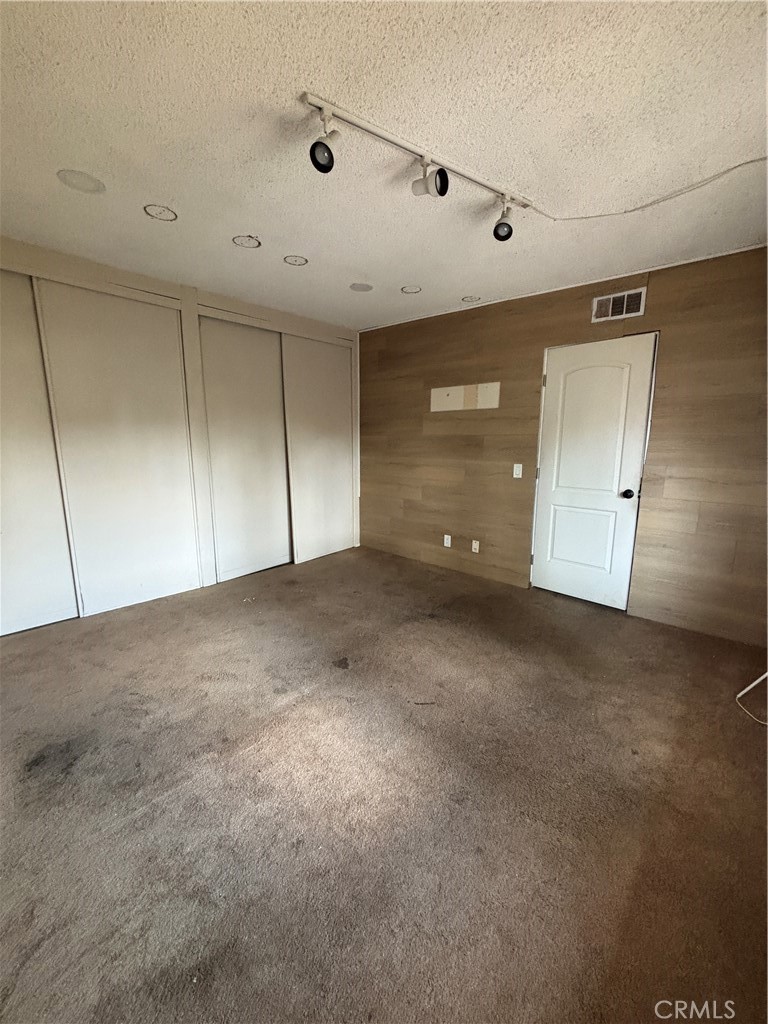 1735 E Washington Street