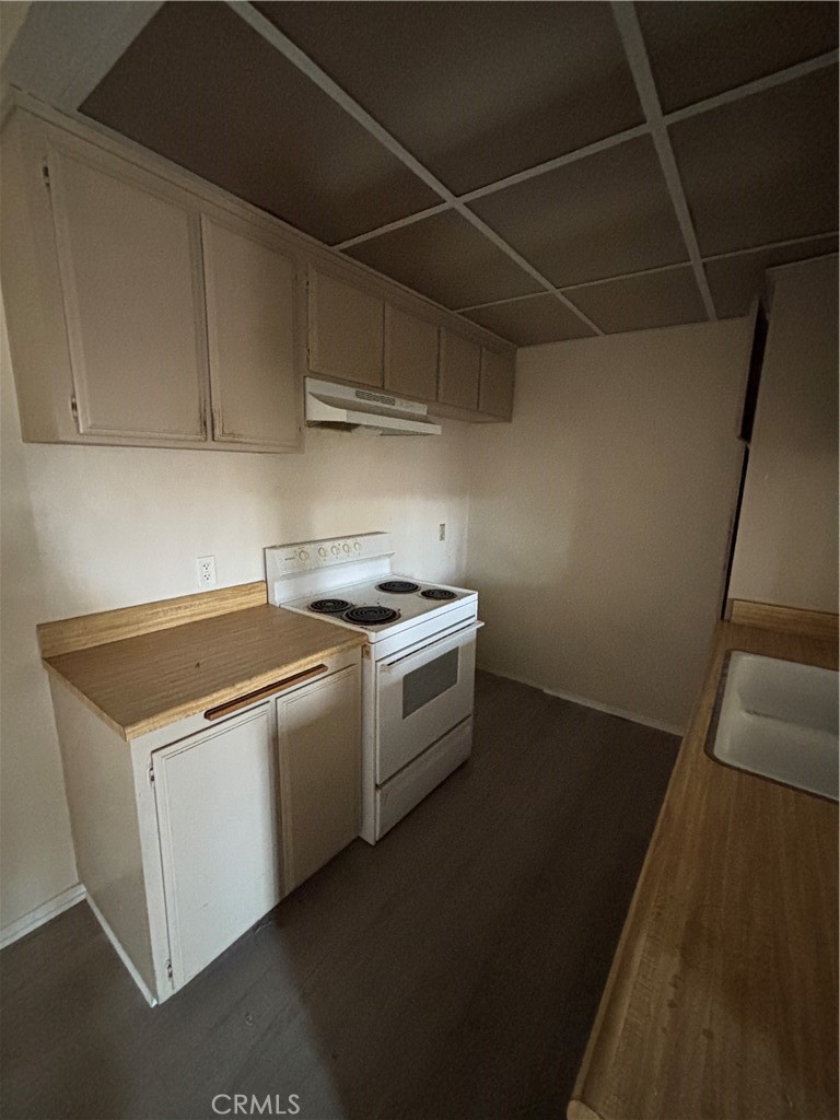 1735 E Washington Street