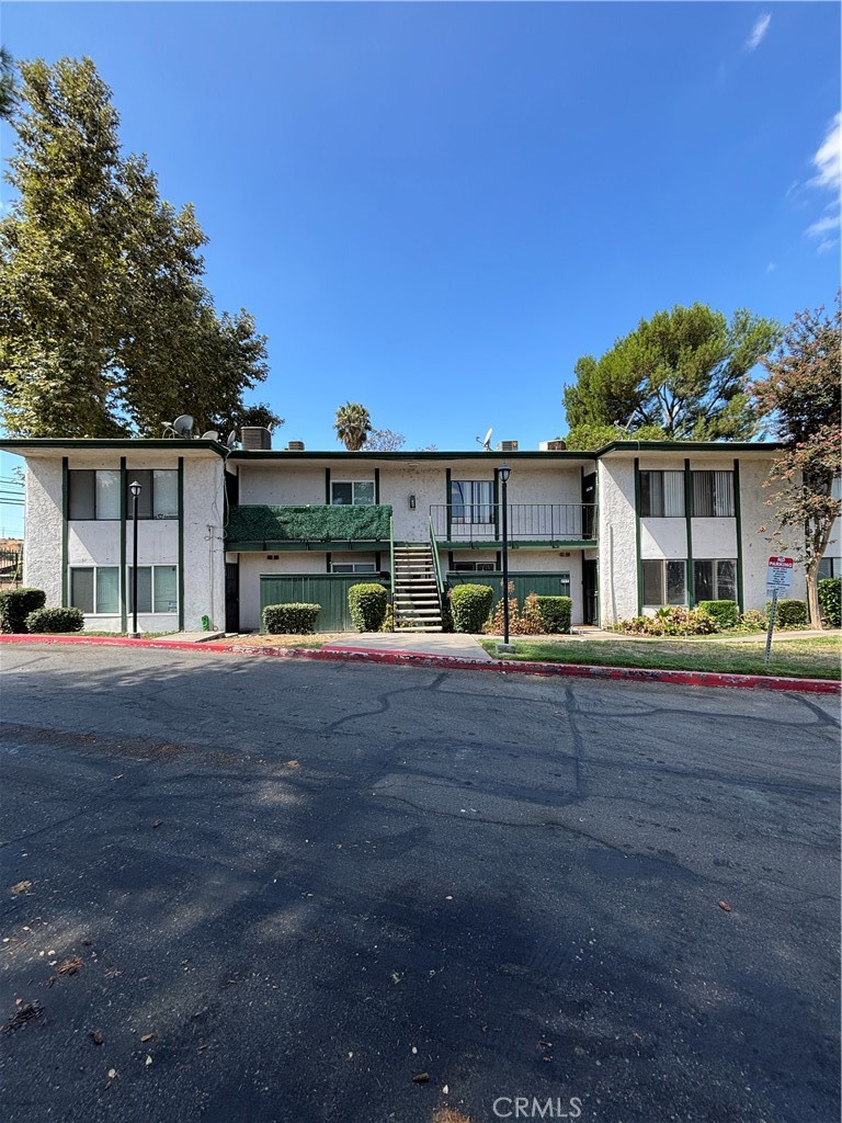 1735 E Washington Street