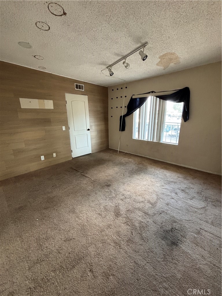 1735 E Washington Street