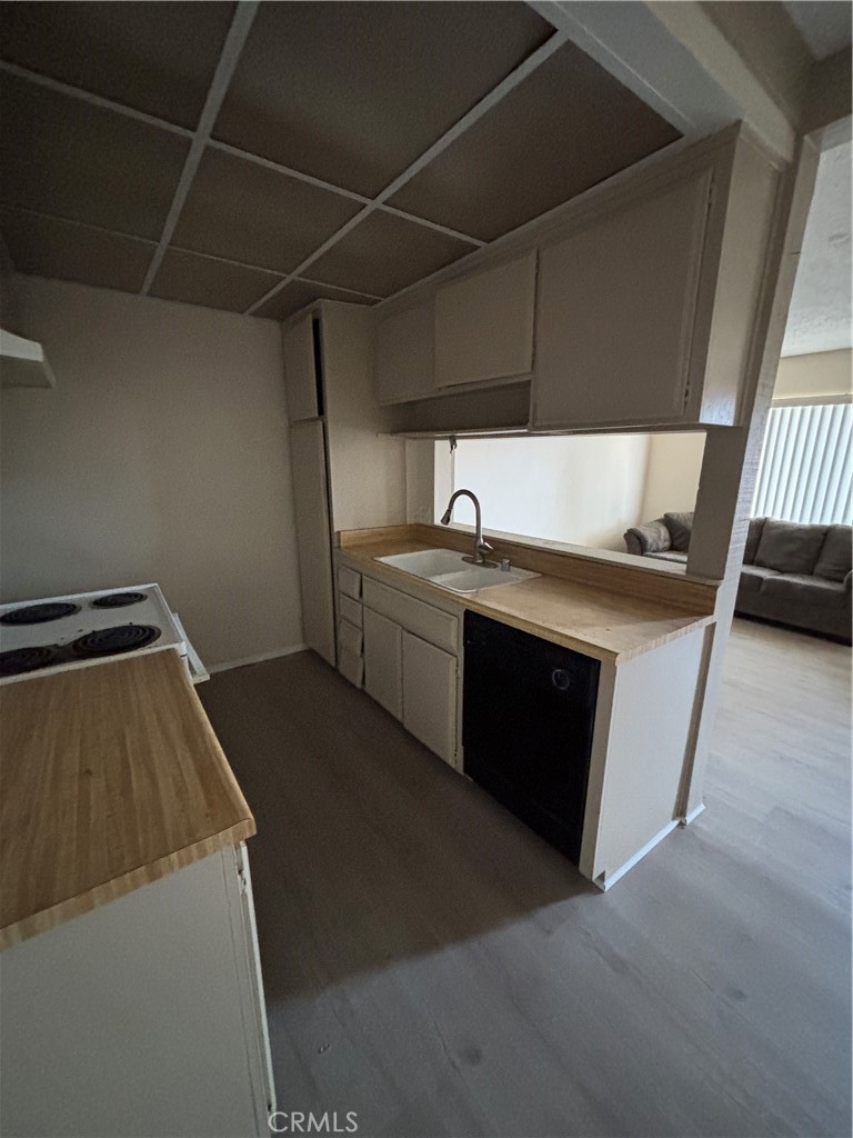 1735 E Washington Street