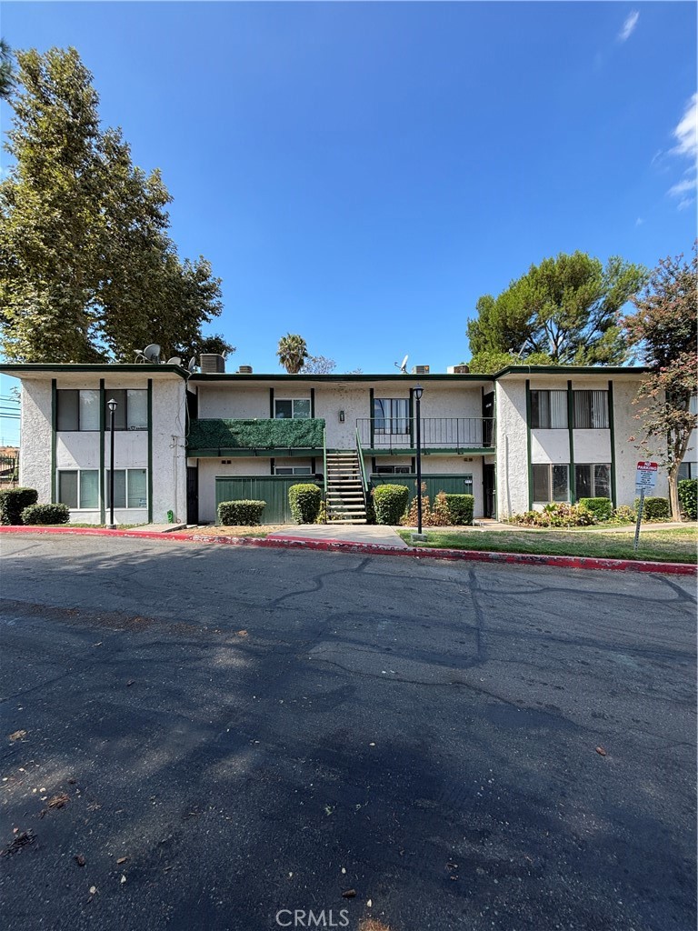 1735 E Washington Street