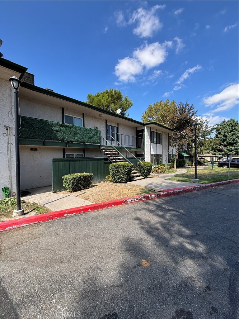 1735 E Washington Street