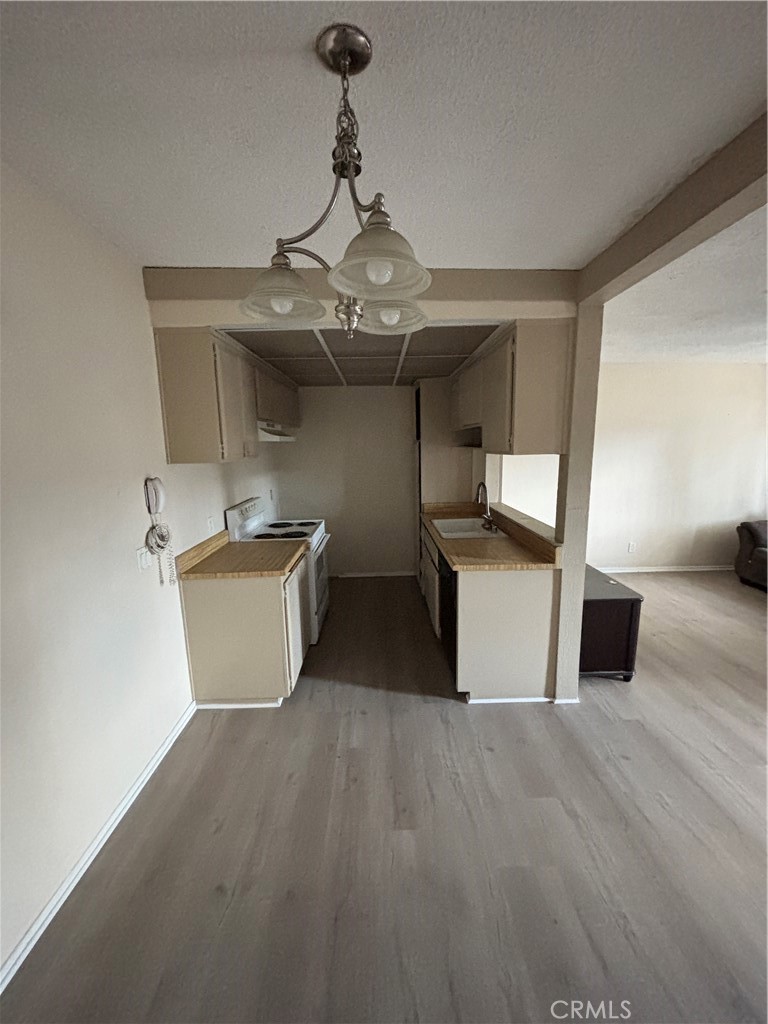 1735 E Washington Street