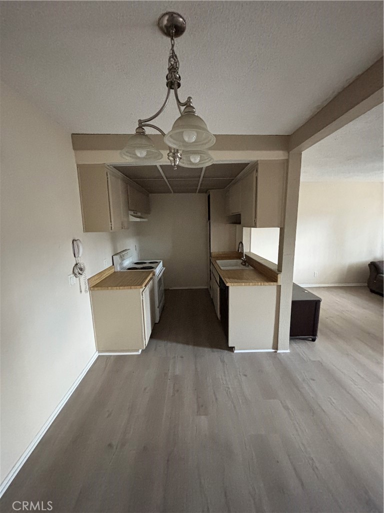 1735 E Washington Street