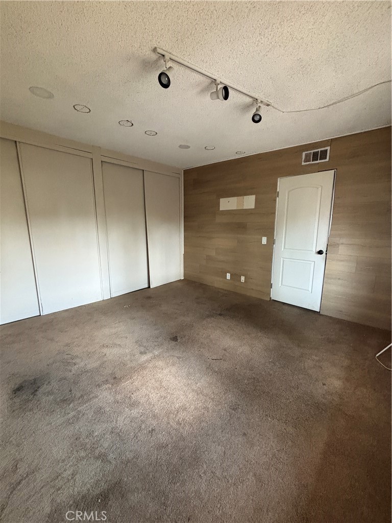 1735 E Washington Street