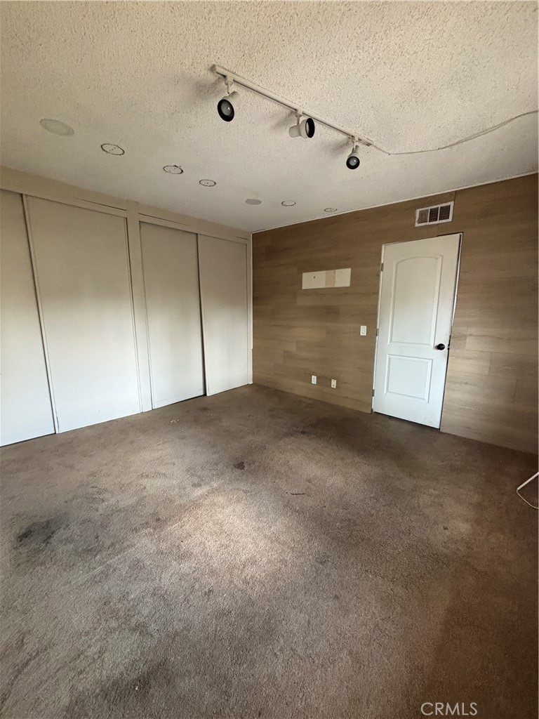 1735 E Washington Street