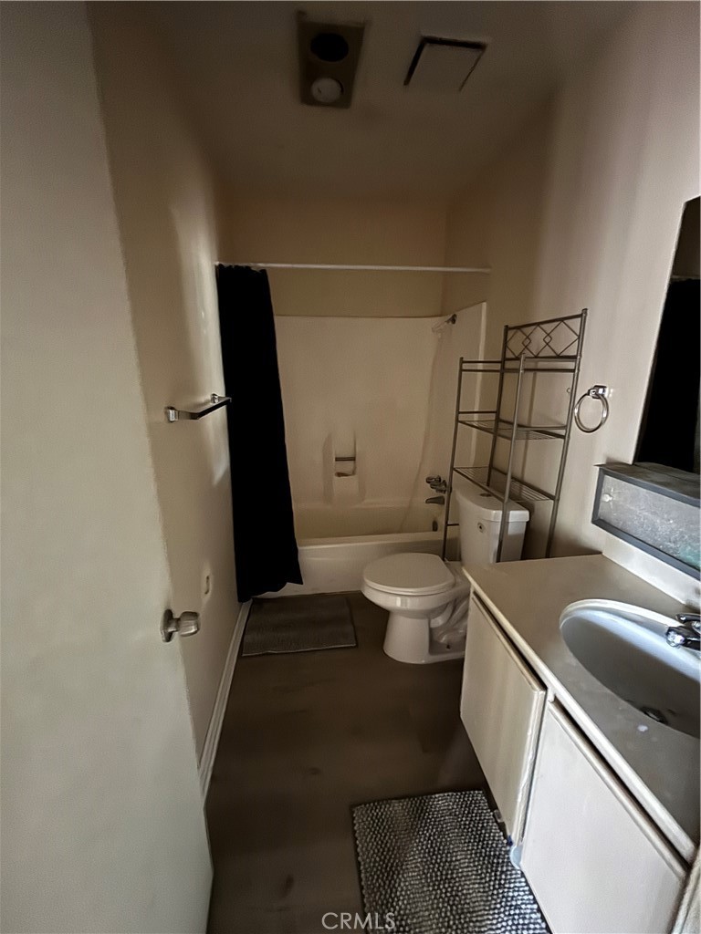 1735 E Washington Street