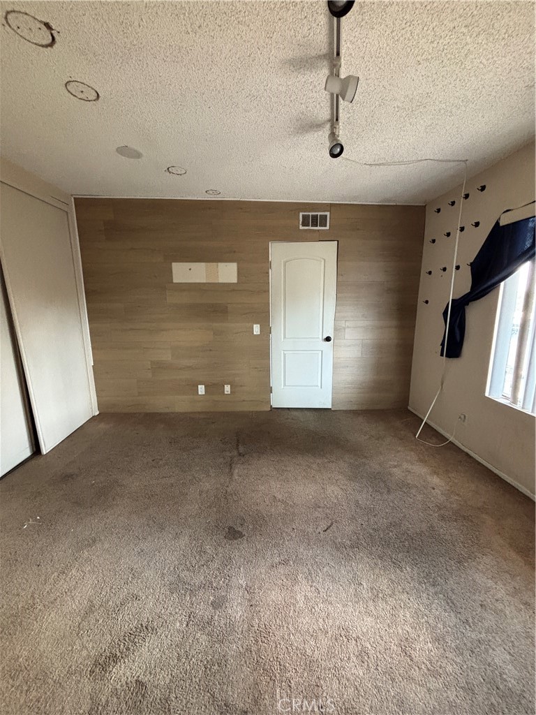 1735 E Washington Street