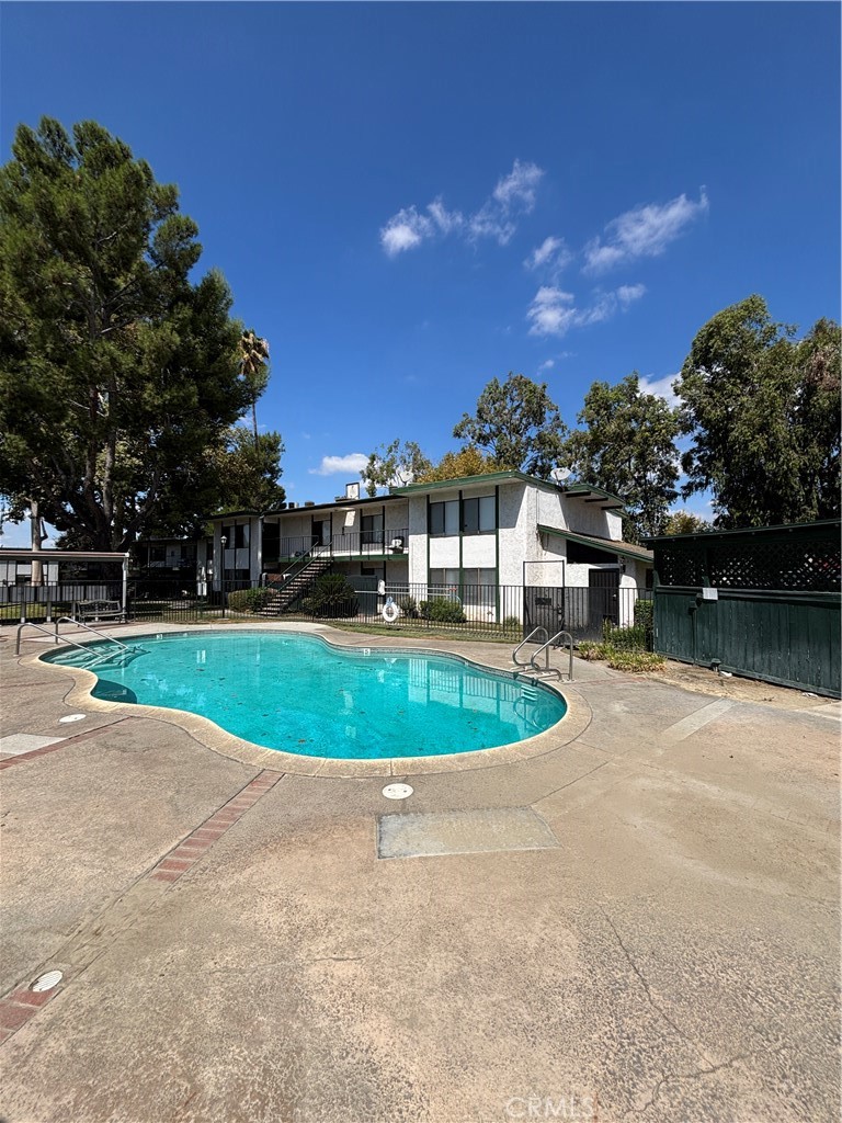 1735 E Washington Street