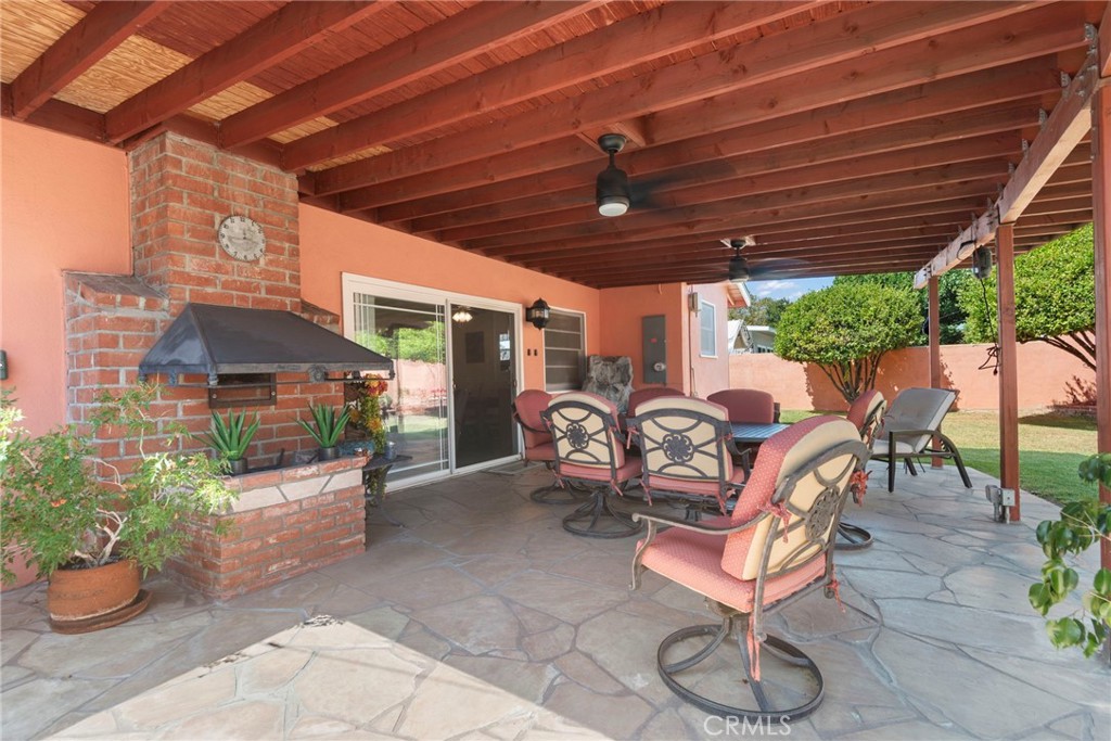 1217 W Barbara Avenue