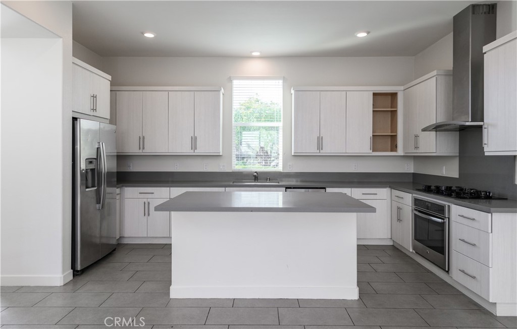826 Beacon