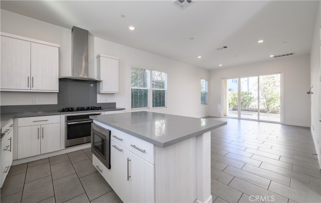 826 Beacon
