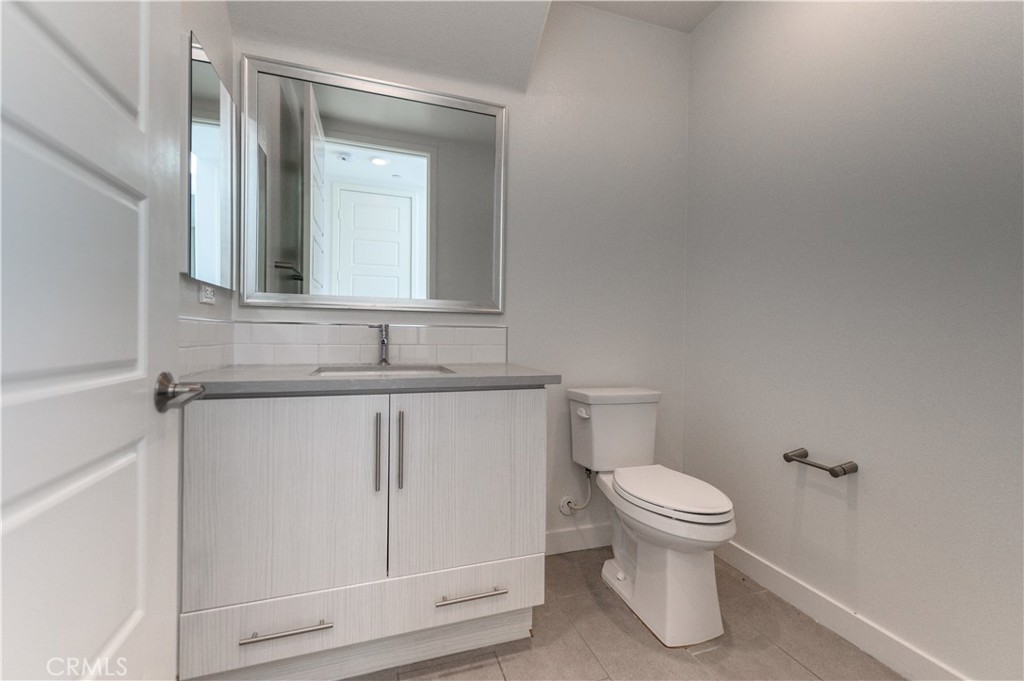 826 Beacon