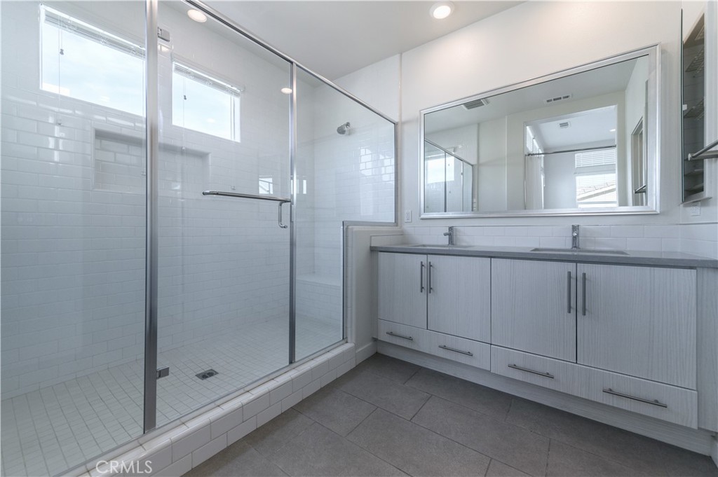 826 Beacon