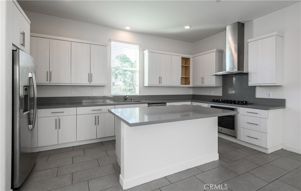 826 Beacon