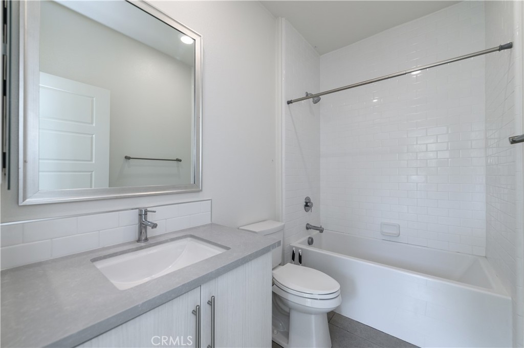 826 Beacon