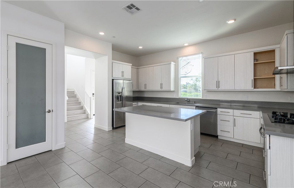 826 Beacon