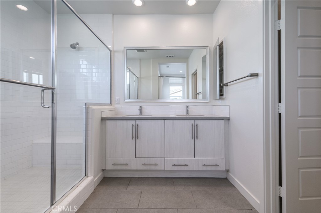 826 Beacon