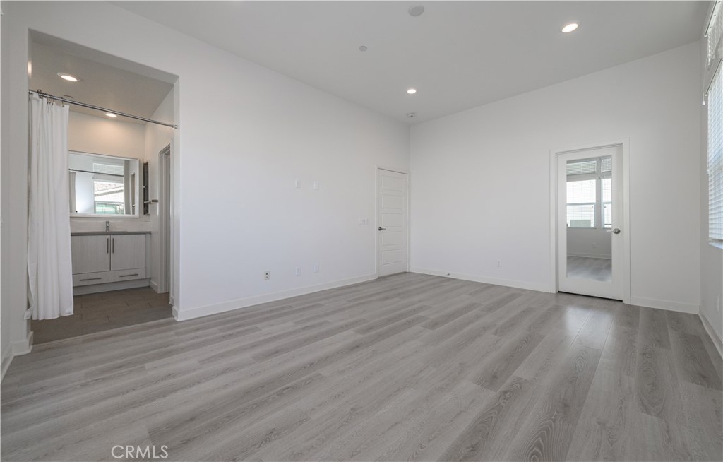 826 Beacon