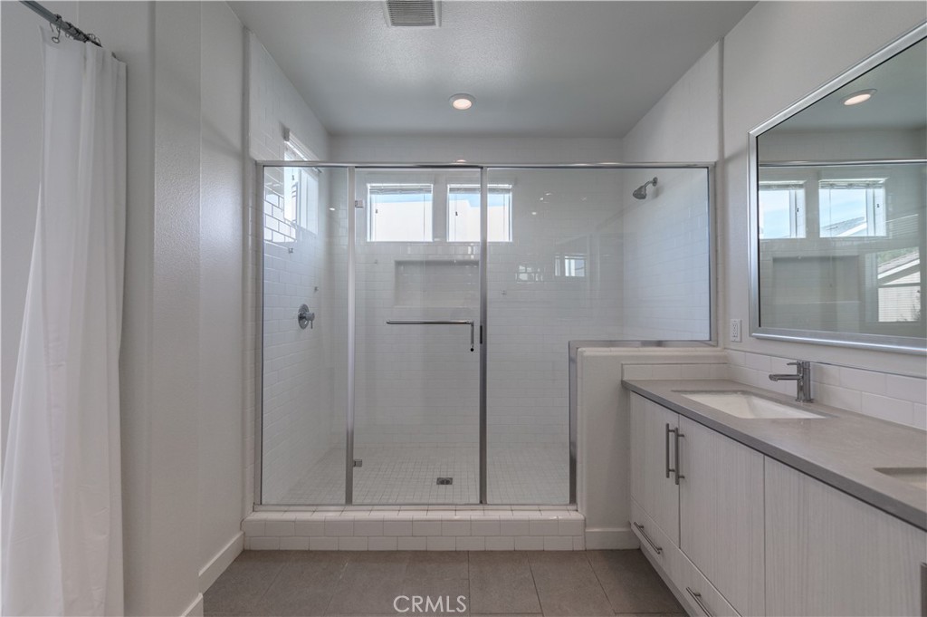 826 Beacon