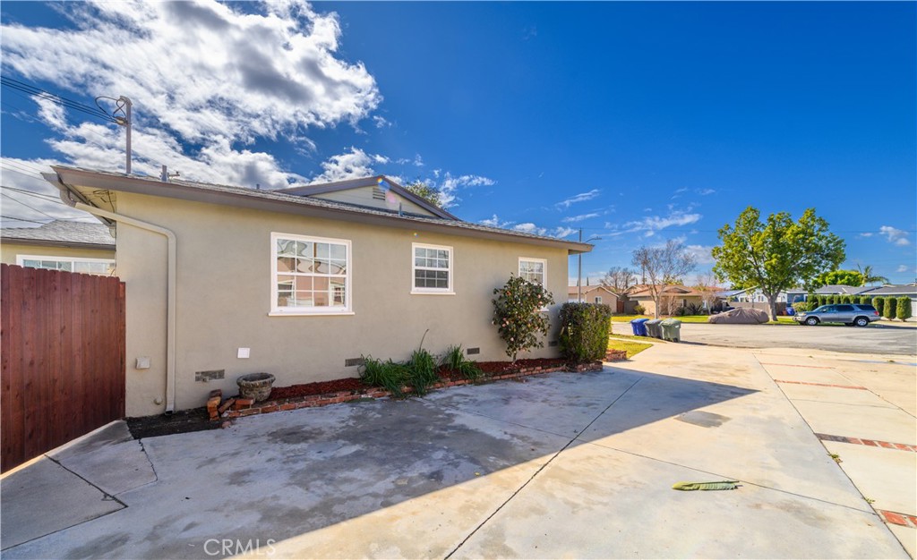 6107 La Canada Circle