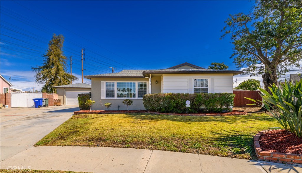 6107 La Canada Circle