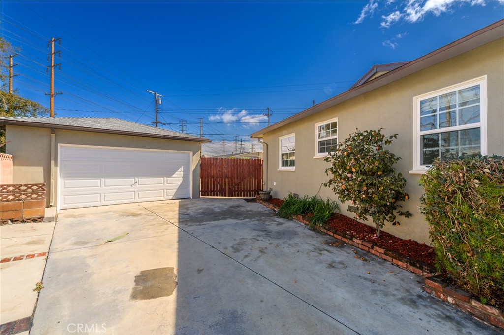 6107 La Canada Circle