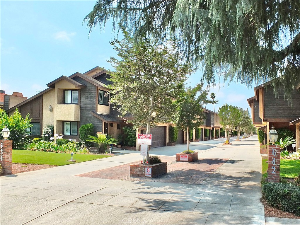634 W Huntington Drive 11