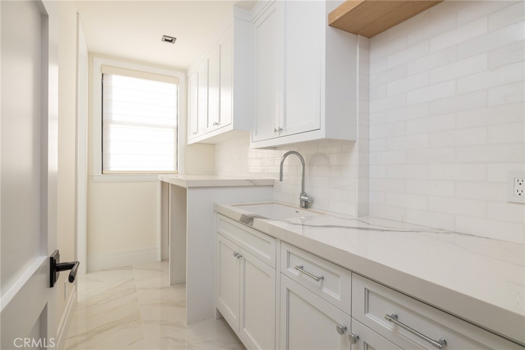 17007 Edgewater Lane