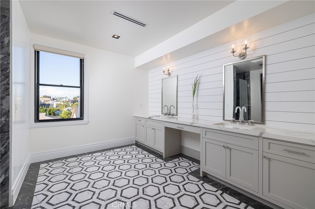 17007 Edgewater Lane