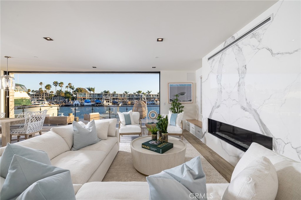 17007 Edgewater Lane