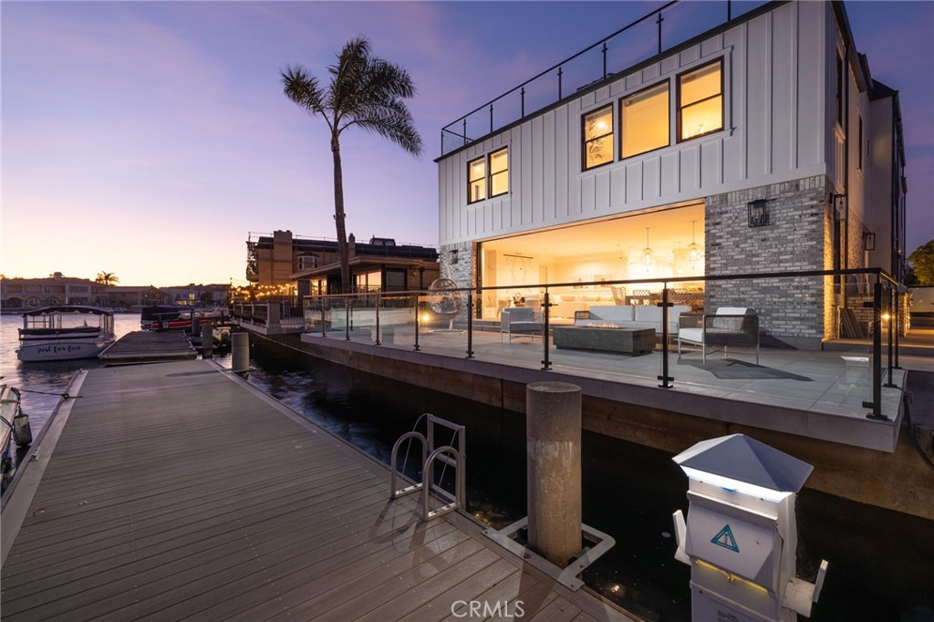 17007 Edgewater Lane