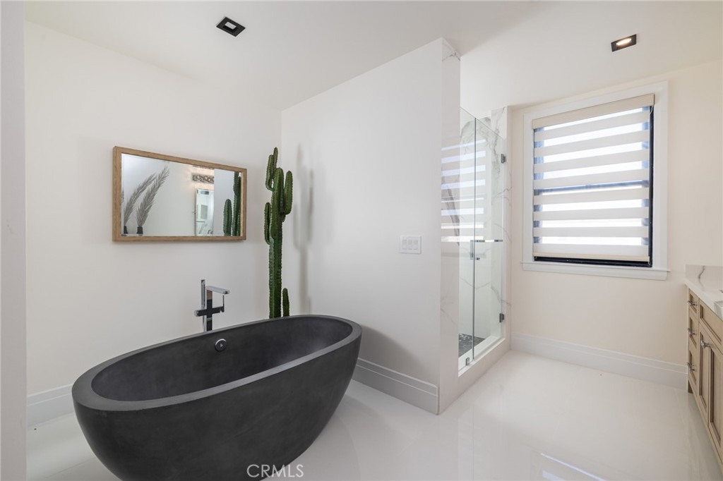 17007 Edgewater Lane