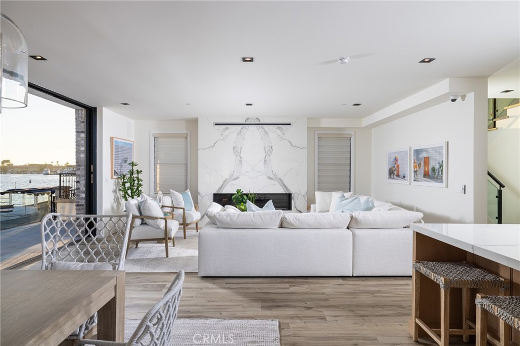 17007 Edgewater Lane