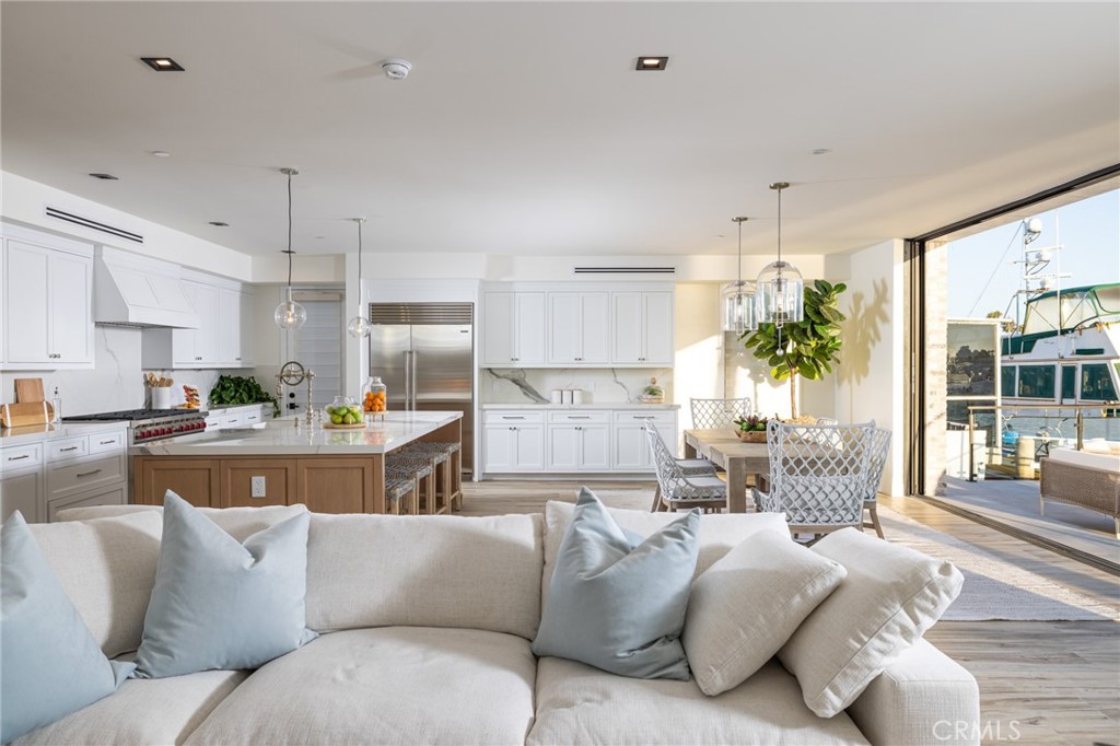 17007 Edgewater Lane