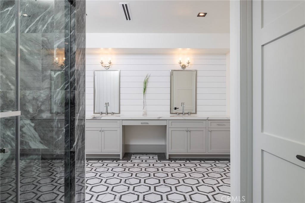 17007 Edgewater Lane