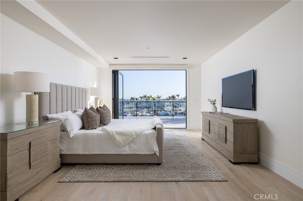 17007 Edgewater Lane