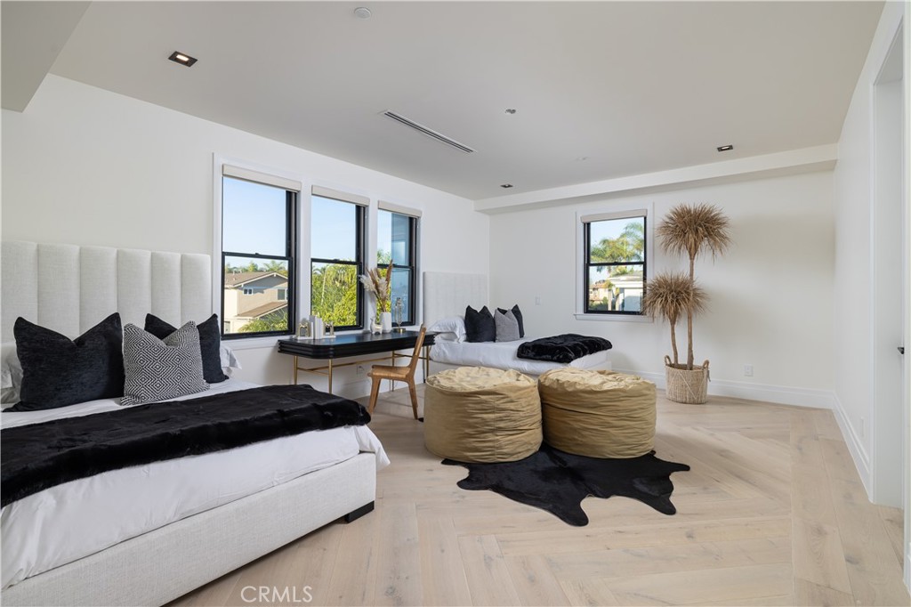 17007 Edgewater Lane